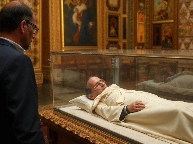 Rélica de São Pio chega a Curitiba com procissão e missa de agradecimento